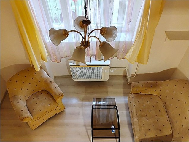 Eladó téglalakás, VIII. kerületben, Bérkocsis utcában