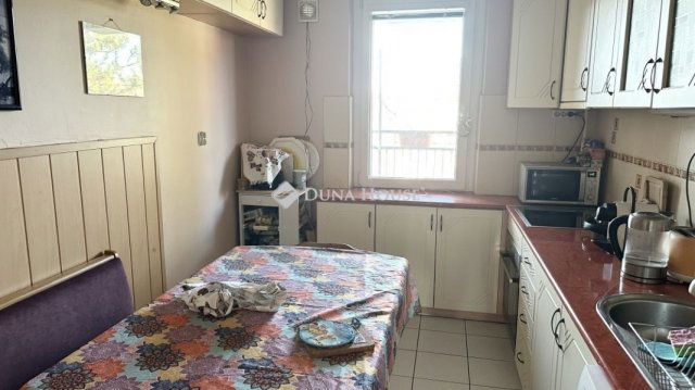 Eladó panellakás, Budapesten, IV. kerületben 99.8 M Ft, 4 szobás