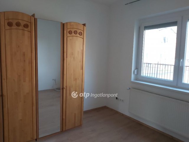 Eladó családi ház, Budapesten, XV. kerületben 55000 M Ft