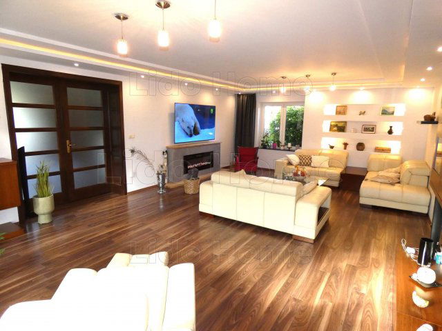 Eladó családi ház, Siófokon 290 M Ft, 7 szobás