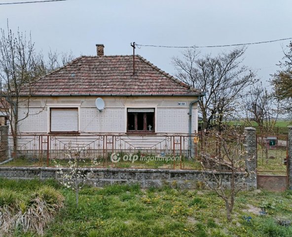 Eladó családi ház, Iszkázon 29.5 M Ft, 4 szobás