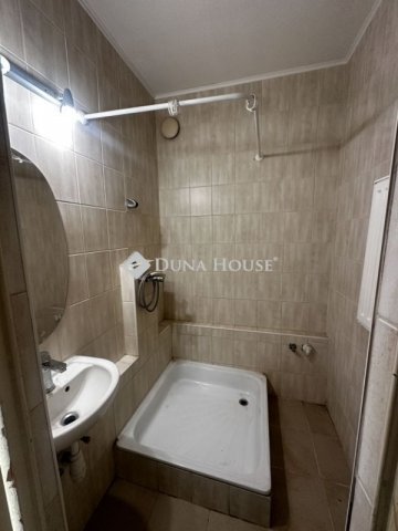 Eladó panellakás, Pécsett 41.5 M Ft, 2 szobás