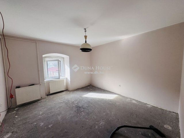 Eladó téglalakás, Siklóson 24.99 M Ft, 2 szobás