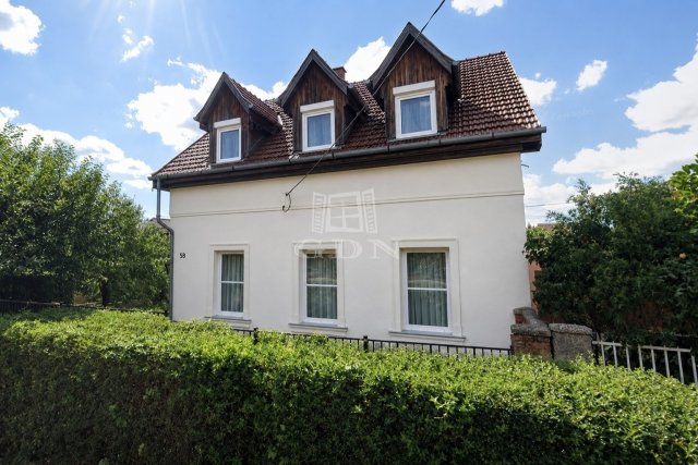 Eladó családi ház, Vecsésen 119 M Ft, 7+1 szobás