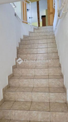 Eladó családi ház, Pécsett 80 M Ft, 5 szobás