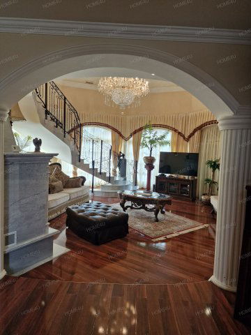 Eladó családi ház, Szolnokon 240 M Ft, 5 szobás