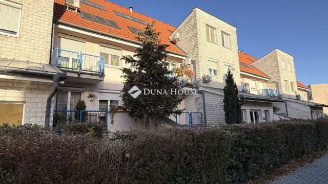 Eladó téglalakás, Győrött 99.5 M Ft, 5 szobás