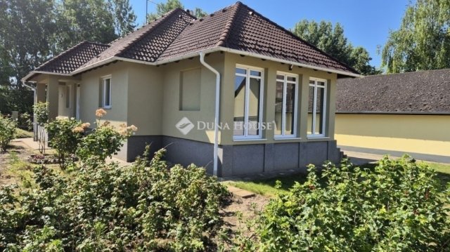 Eladó családi ház, Kecskeméten 135 M Ft, 5 szobás