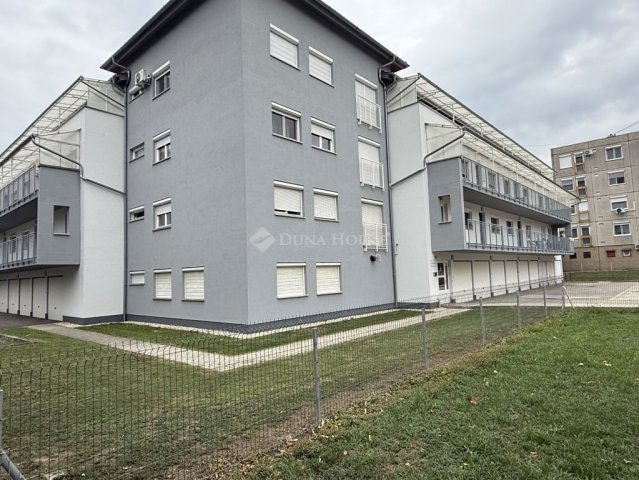 Eladó téglalakás, Sárváron, Hunyadi János utcában 43.9 M Ft