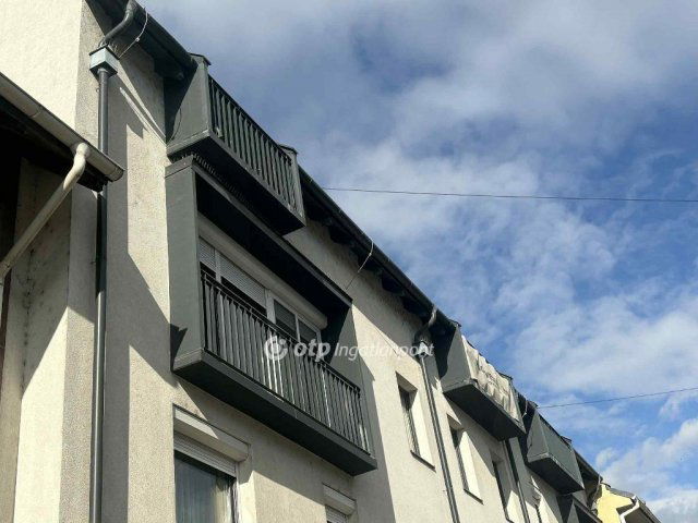 Eladó téglalakás, Kapuváron 79.9 M Ft, 4 szobás