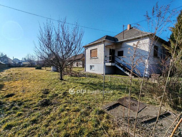 Eladó családi ház, Szomoron 59 M Ft, 3 szobás