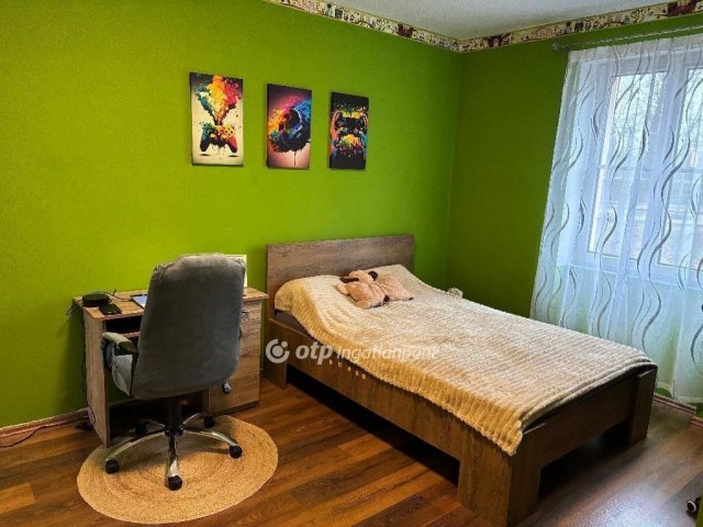 Eladó téglalakás, Pakson 59.9 M Ft, 2 szobás