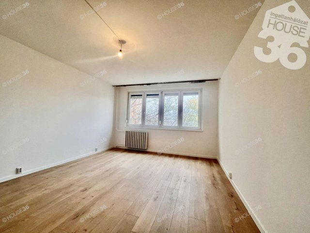 Eladó panellakás, Kecskeméten 49.9 M Ft, 2 szobás