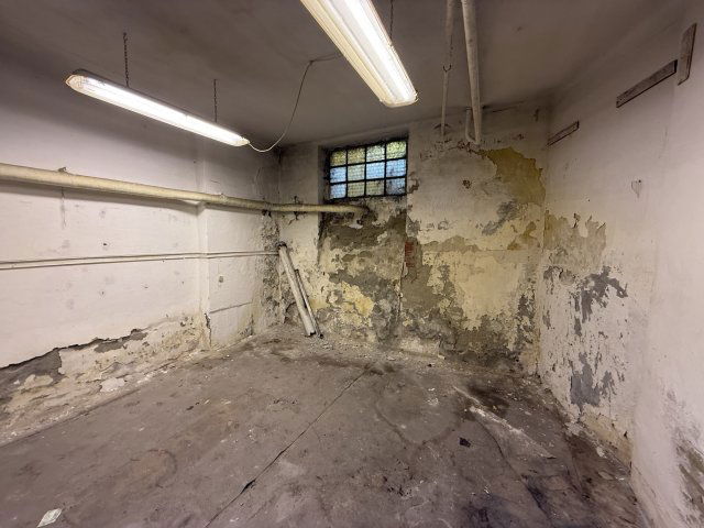 Eladó üzlethelyiség, Budapesten, XIII. kerületben, Pozsonyi úton