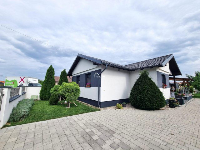 Eladó családi ház, Mosonszolnokon 105 M Ft, 3 szobás