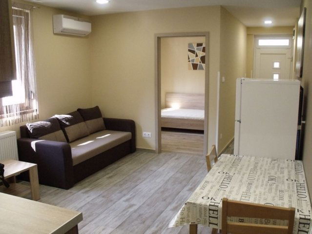 Kiadó téglalakás, albérlet, Pécsett, Apáca utcában, 3 szobás