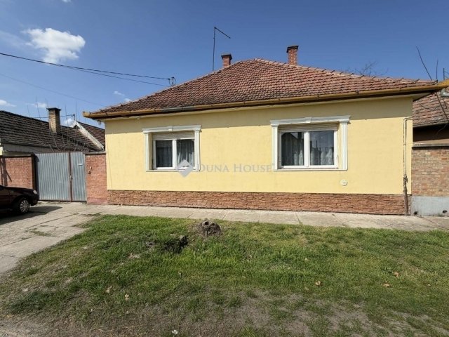Eladó családi ház, Cegléden 57.99 M Ft, 5 szobás