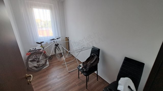 Kiadó panellakás, albérlet, XXI. kerületben, Kossuth Lajos utcában
