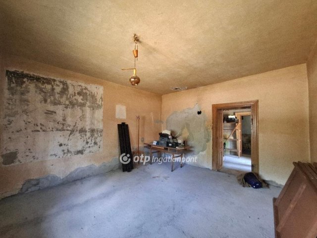 Eladó családi ház, Egerfarmoson 6 M Ft, 2 szobás