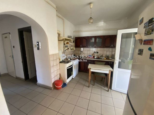 Eladó családi ház, Pétfürdőn 69.9 M Ft, 3 szobás