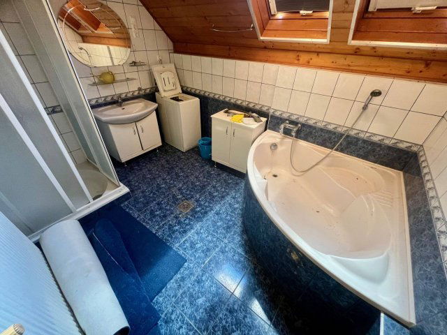 Eladó családi ház, Pécsett 114.9 M Ft, 5 szobás