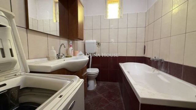 Eladó családi ház, Szombathelyen 69.99 M Ft, 5 szobás