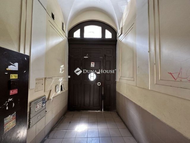 Eladó téglalakás, Budapesten, VI. kerületben 82.8 M Ft, 2 szobás
