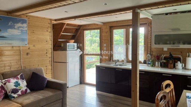 Eladó családi ház, Szentendrén 93.75 M Ft, 2 szobás