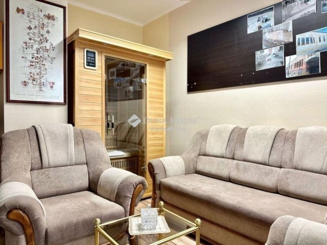 Eladó téglalakás, Pécsett 89.5 M Ft, 4 szobás