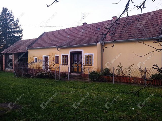 Eladó családi ház, Halastón 18 M Ft, 2 szobás