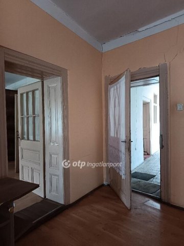 Eladó családi ház, Sárándon 19.5 M Ft, 4 szobás