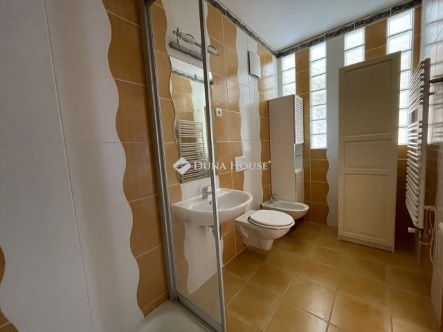 Eladó téglalakás, Budapesten, II. kerületben 198.9 M Ft