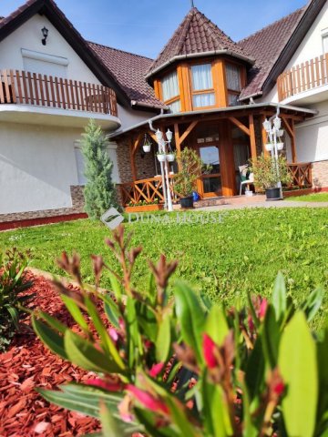 Eladó családi ház, Gyenesdiáson 270 M Ft, 9 szobás