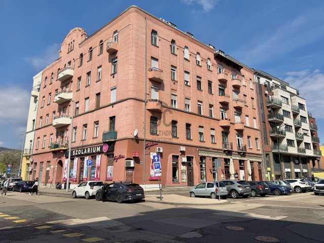 Eladó téglalakás, Budapesten, III. kerületben 130 M Ft, 3 szobás