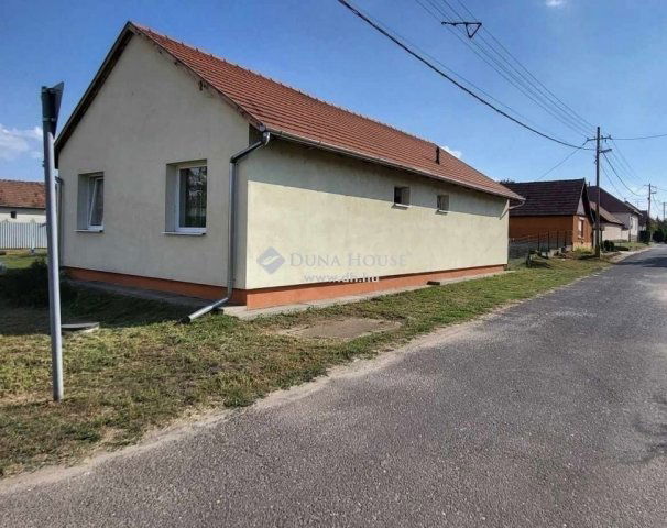 Eladó családi ház, Jászfényszarun 50 M Ft, 5 szobás