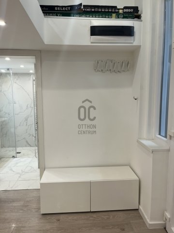 Eladó téglalakás, Budapesten, VI. kerületben, Aradi utcában