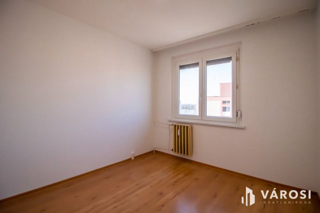 Eladó panellakás, Székesfehérvárott 66.8 M Ft, 3+1 szobás