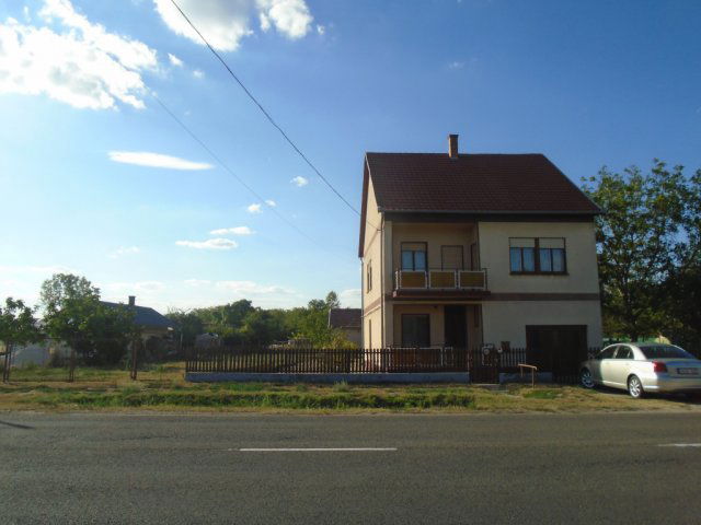 Eladó családi ház, Tiszakécskén 30.9 M Ft, 4 szobás
