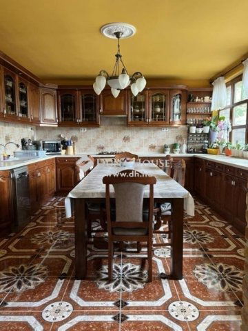 Eladó családi ház, Majosházán 265 M Ft, 4 szobás