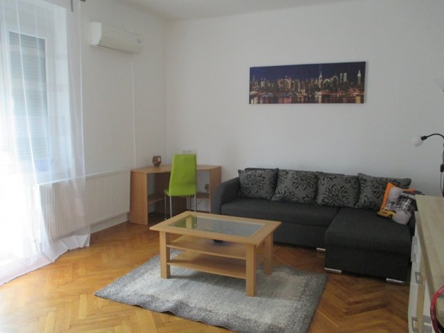 Kiadó téglalakás, albérlet, Pécsett 160 E Ft / hó, 2 szobás