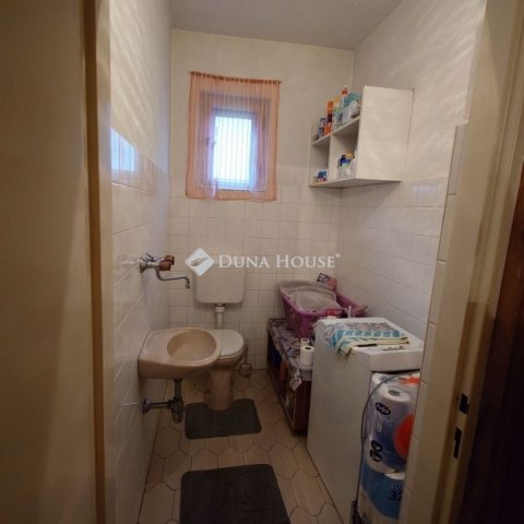 Eladó családi ház, Pilisen 89.5 M Ft, 4 szobás