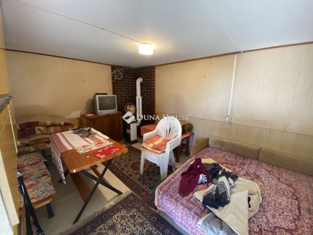 Eladó nyaraló, Pécsett 7 M Ft, 1 szobás / költözzbe.hu