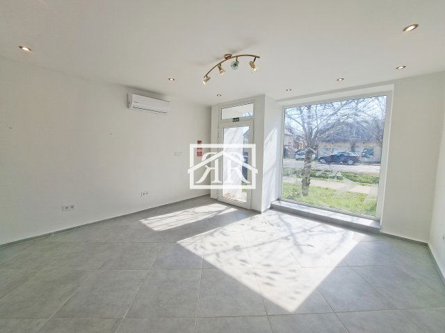 Kiadó üzlethelyiség, Deszken, Alkotmány utcában 120 E Ft / hó