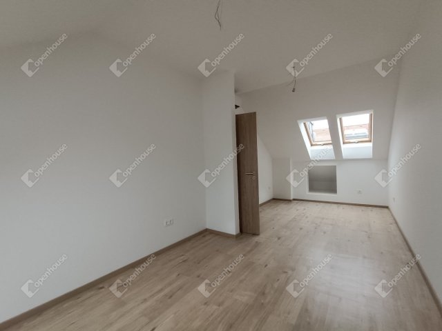 Eladó téglalakás, Sopronban 110 M Ft, 5 szobás