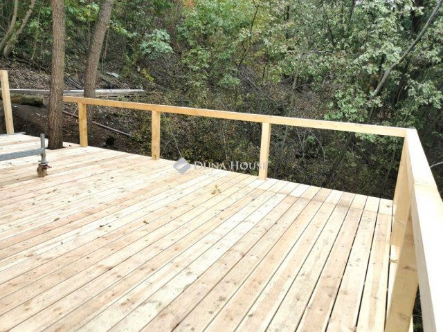 Eladó családi ház, Esztergomban 99 M Ft, 2 szobás