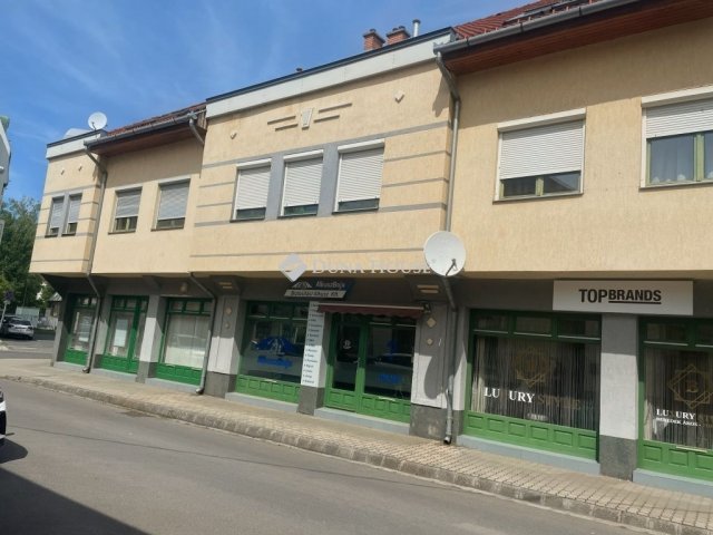 Kiadó téglalakás, albérlet, Baján 130 E Ft / hó, 2 szobás