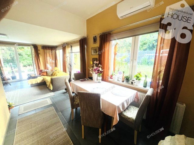 Eladó családi ház, Szekszárdon 69.5 M Ft, 3 szobás