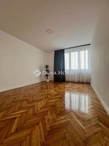 Eladó téglalakás, Pécsett, Rákóczi úton 63.9 M Ft, 2 szobás