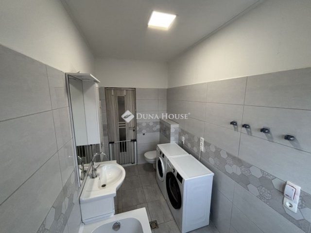 Eladó családi ház, Mogyoródon 72.9 M Ft, 3 szobás