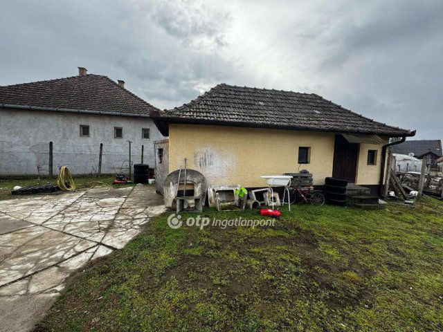 Eladó családi ház, Hosszúpályin 39.999 M Ft, 4 szobás
